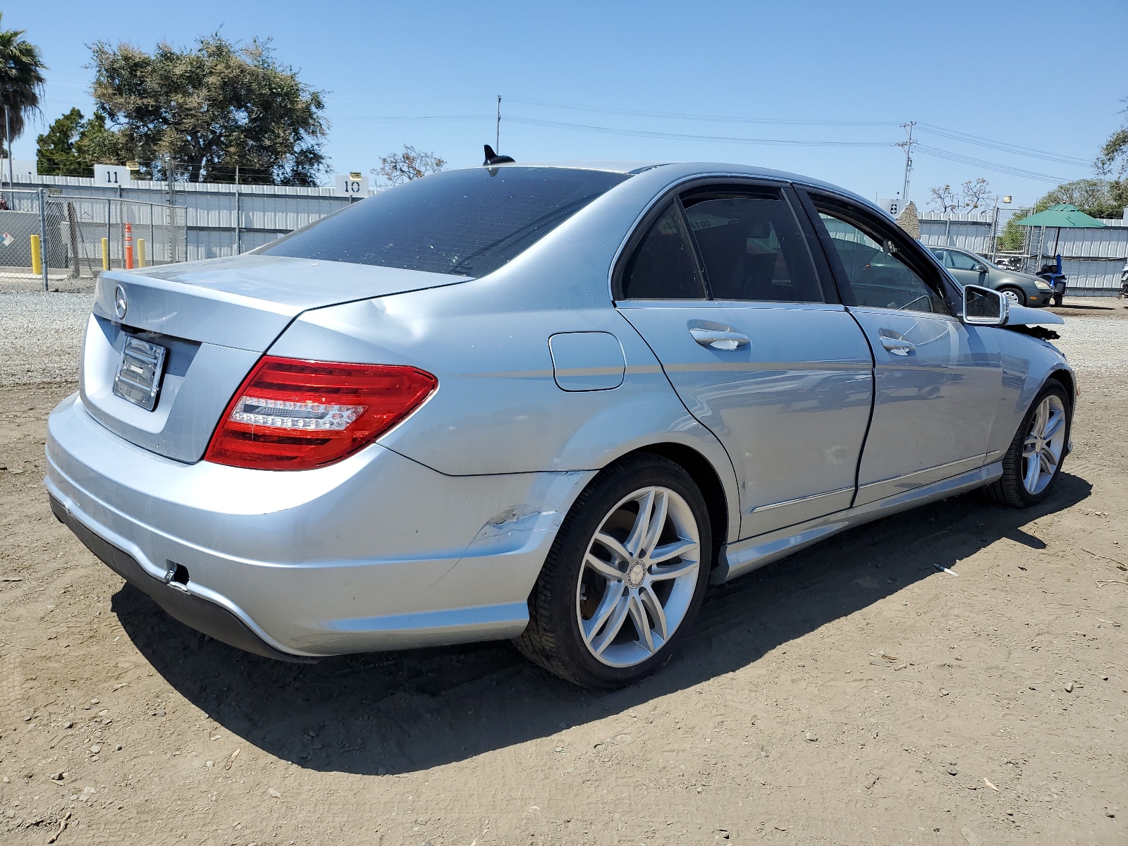 2013 Mercedes-Benz C 250 vin: WDDGF4HB3DR248020