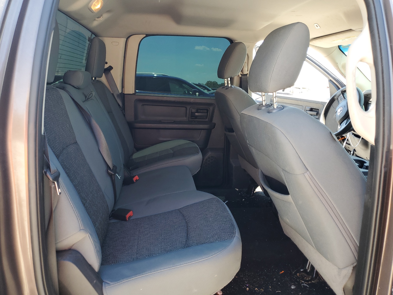 1C6RR7KT3JS300576 2018 Ram 1500 St