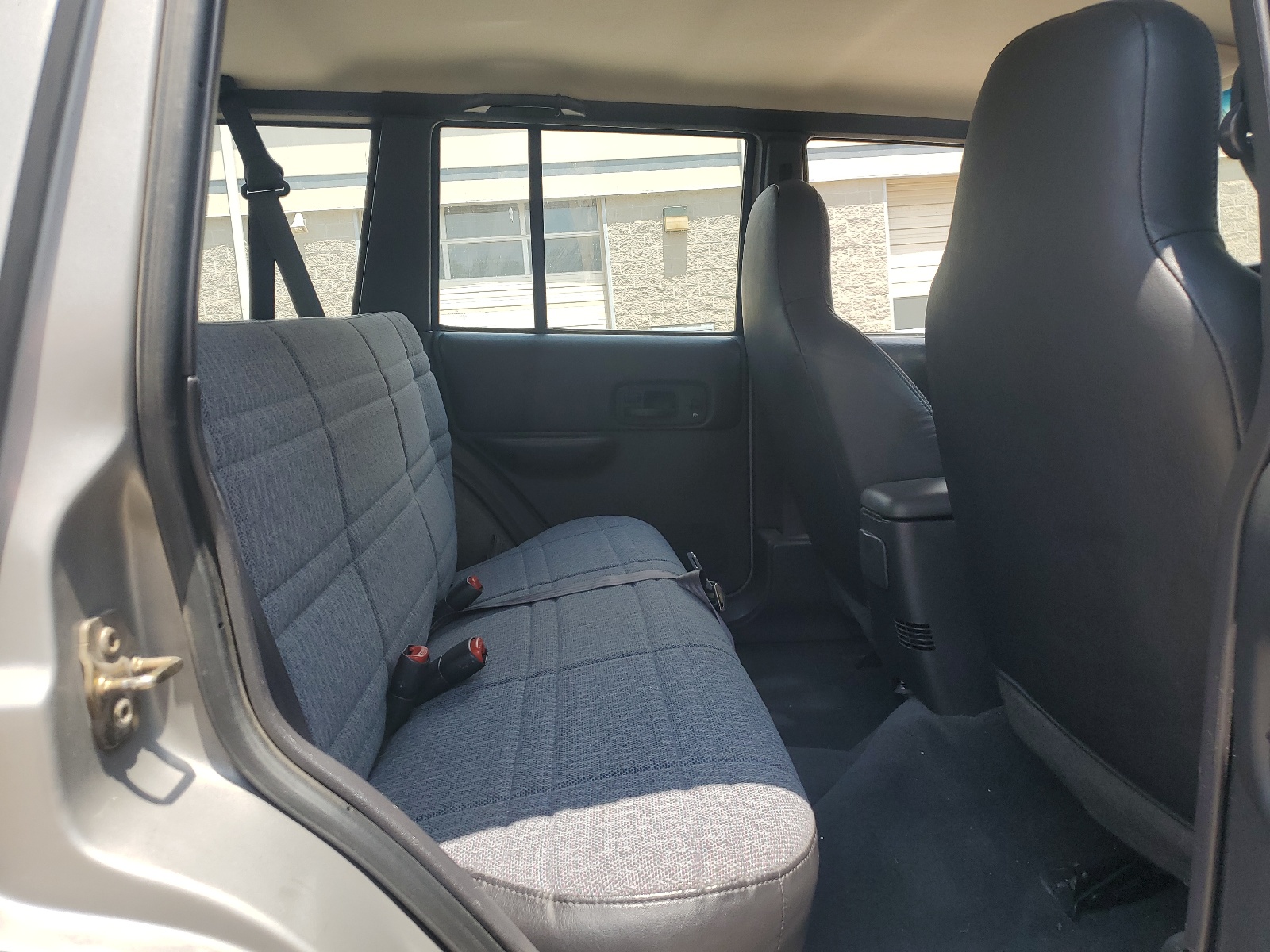 1J4FF28S4YL251778 2000 Jeep Cherokee Se