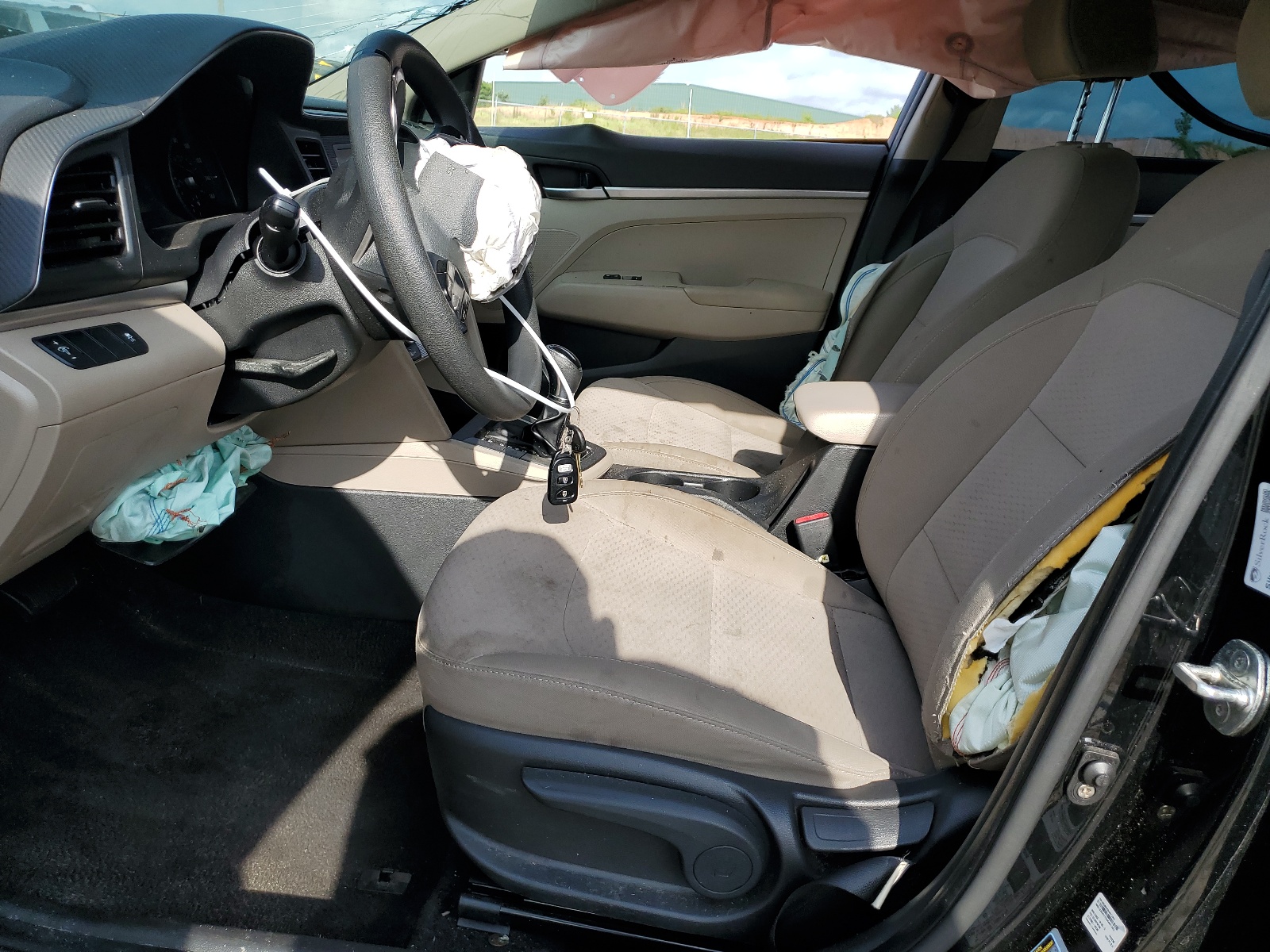 KMHD74LFXKU821215 2019 Hyundai Elantra Se