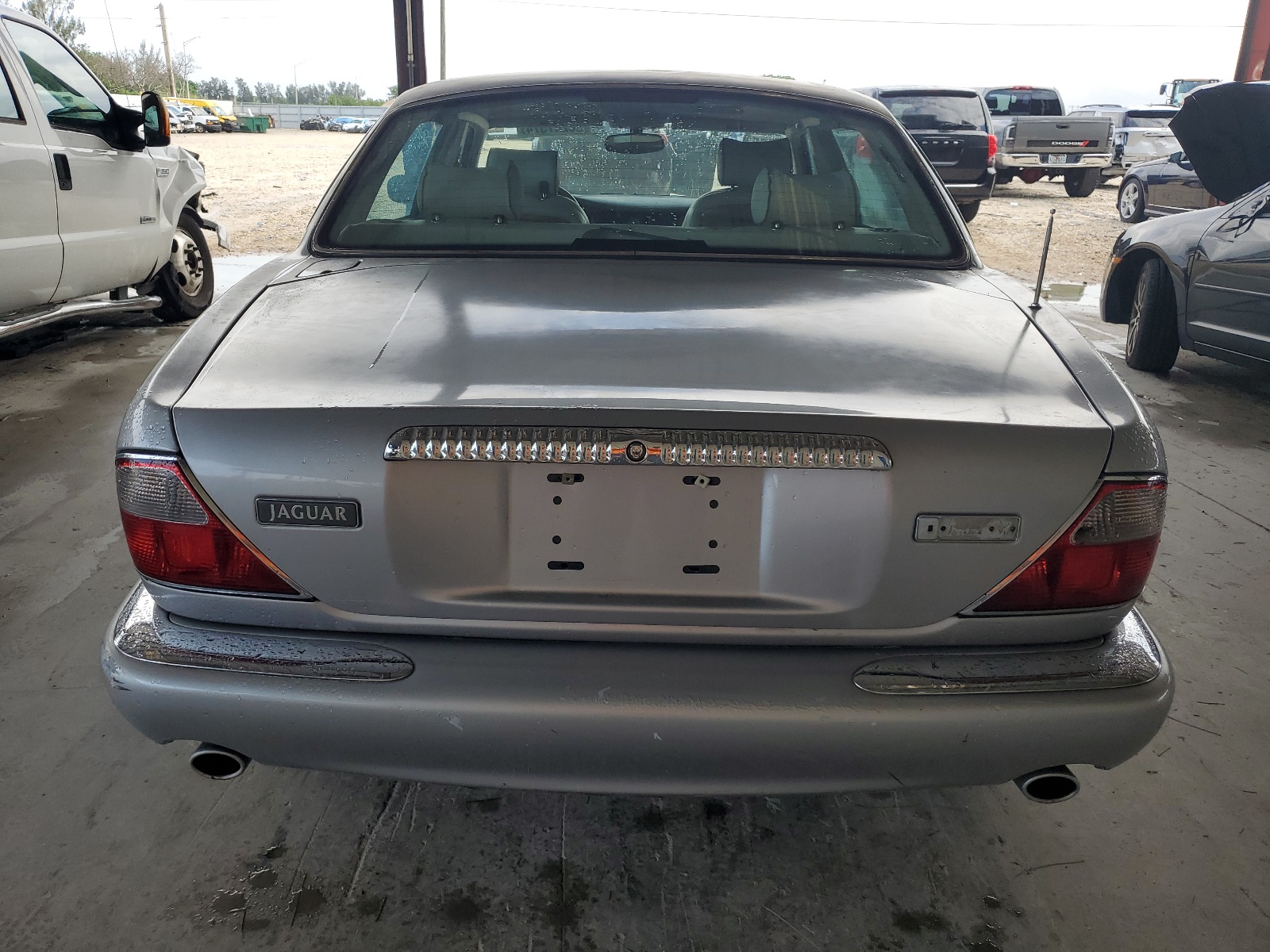 SAJDA24C9YLF10831 2000 Jaguar Vandenplas