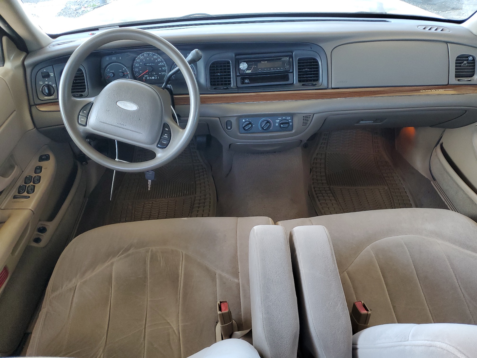 2FAFP73W71X127934 2001 Ford Crown Victoria