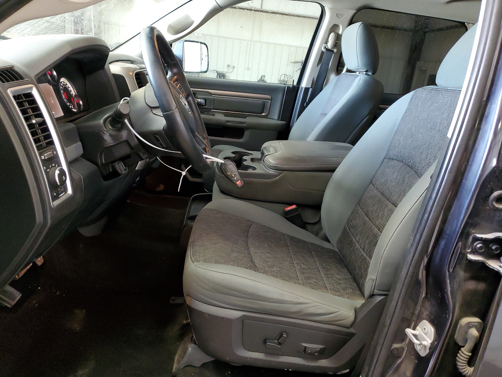 1C6RR6LT6FS582910 2015 Ram 1500 Slt