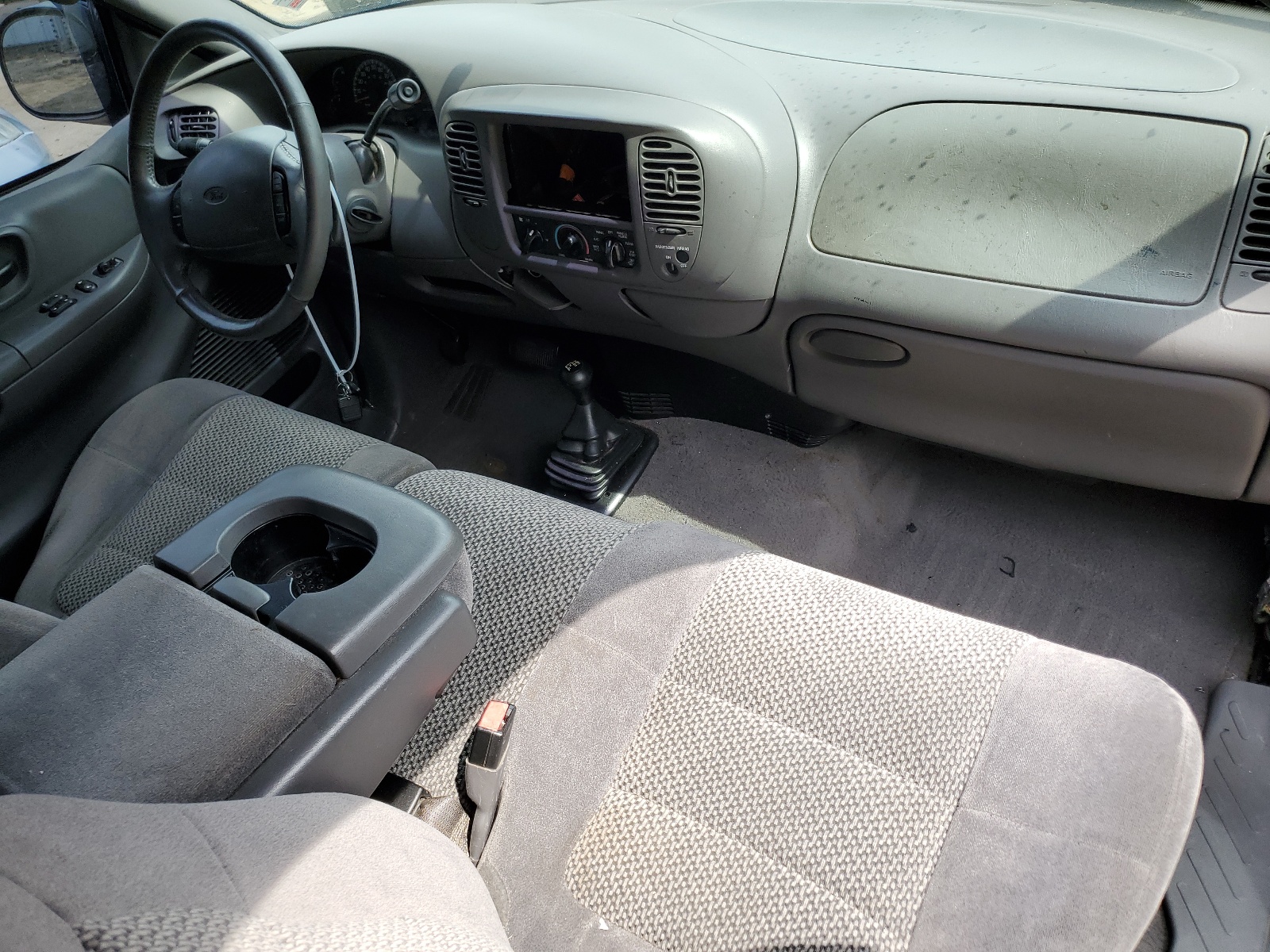 1FTRF18W22NB15676 2002 Ford F150