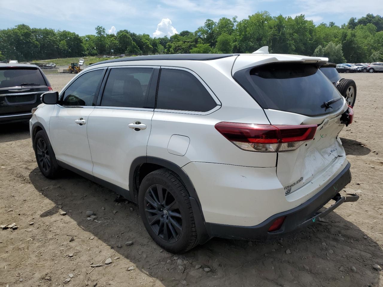 5TDJZRFH0KS603204 2019 TOYOTA HIGHLANDER - Image 2