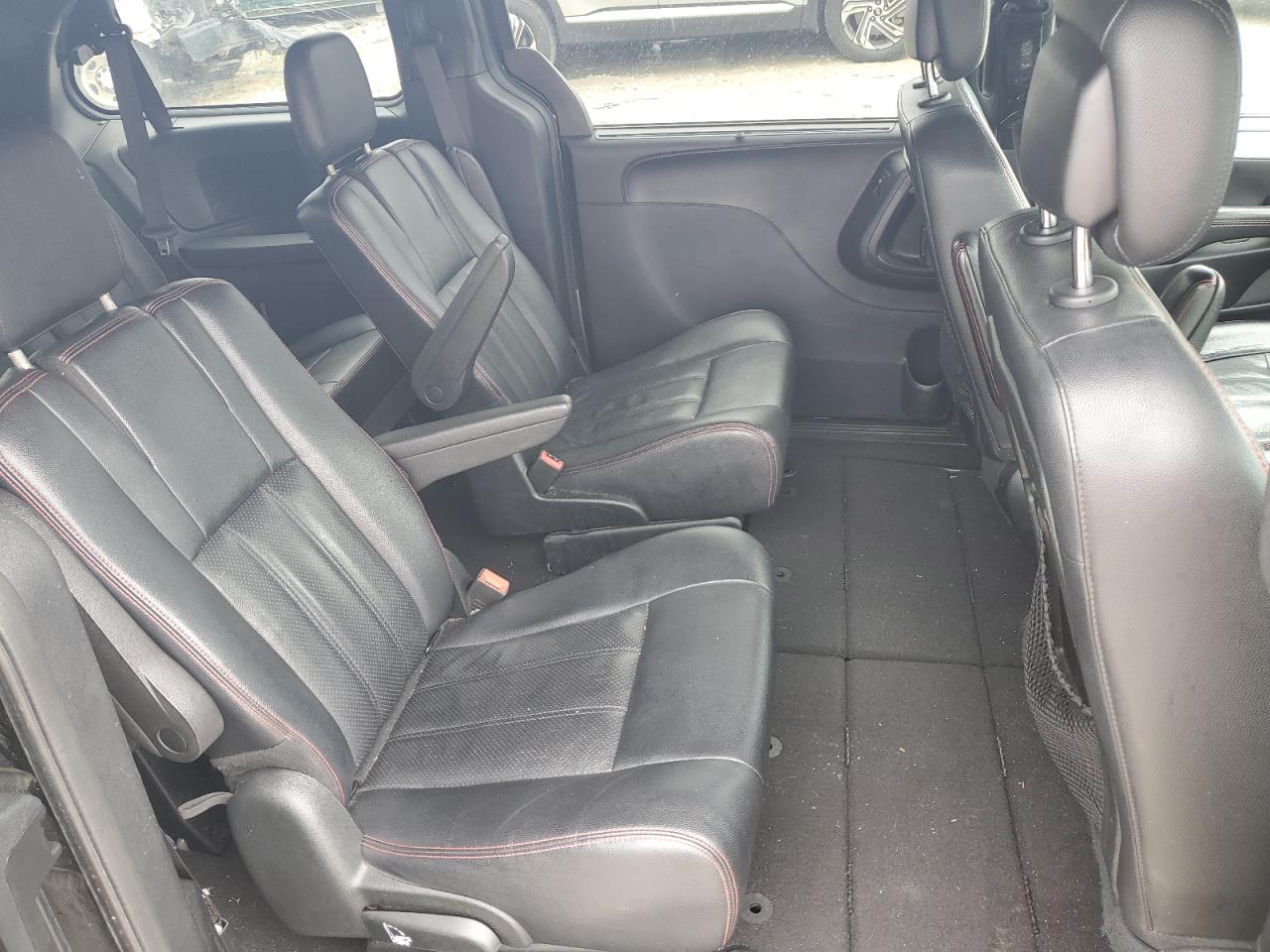 2018 Dodge Caravan - Image 11