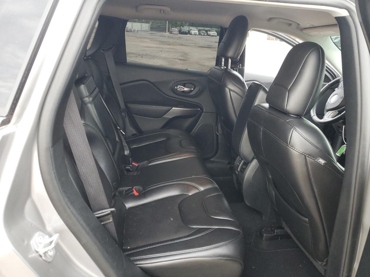 2019 Jeep Cherokee Latitude Plus VIN: 1C4PJLLB0KD301292 Lot: 57901704