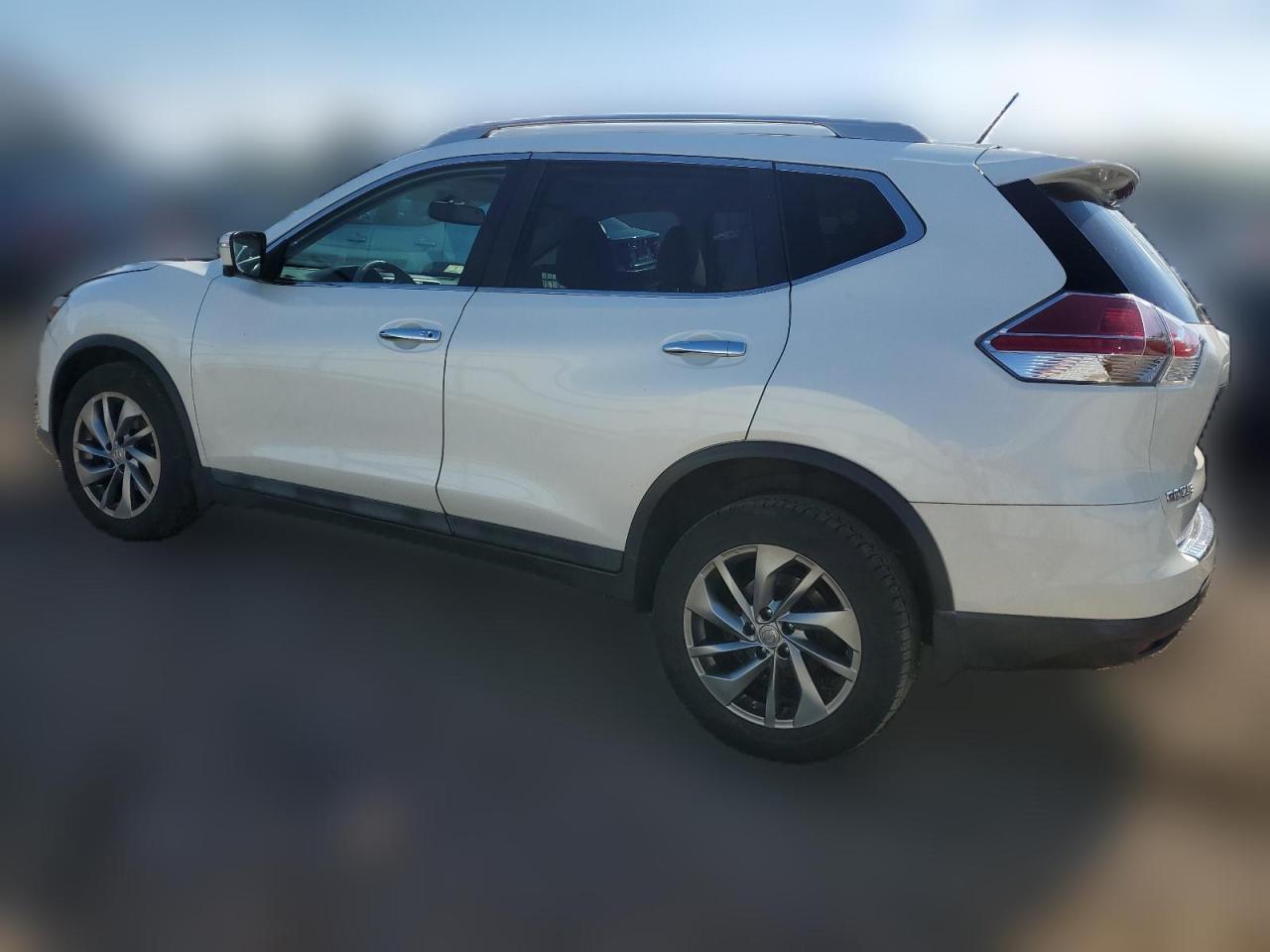 2015 Nissan Rogue - Image 2