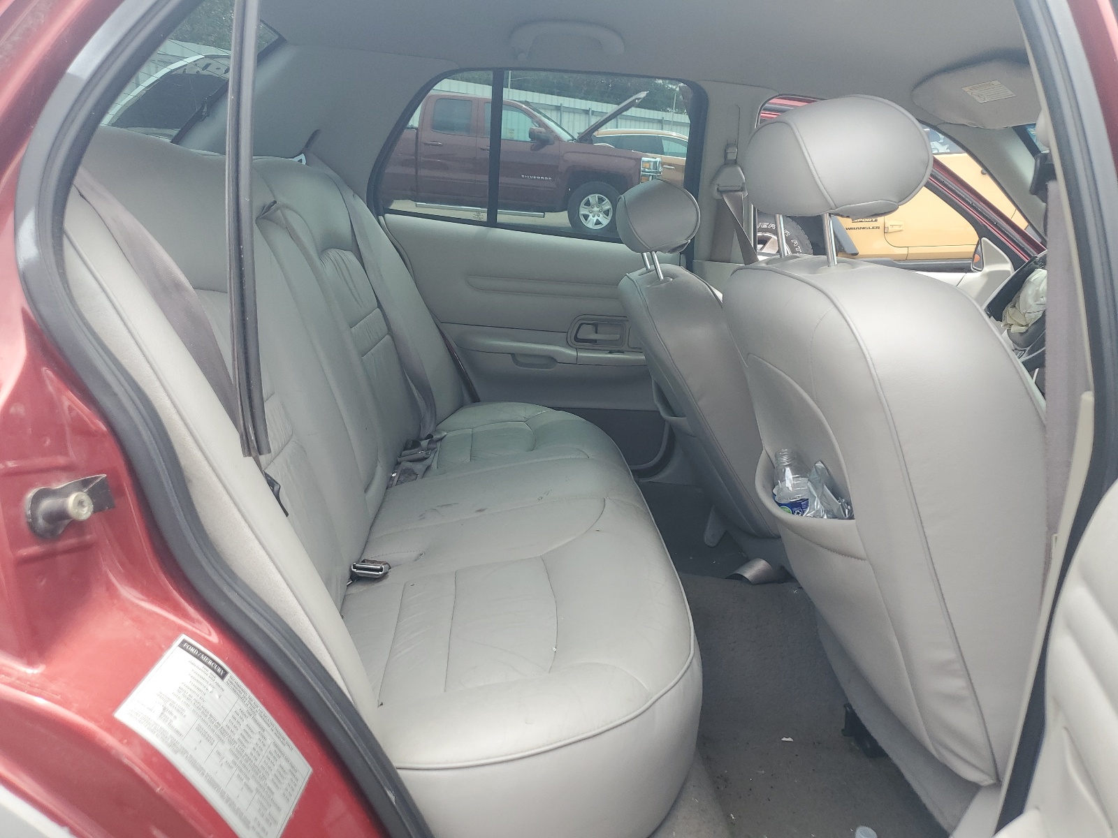 2FAFP74W2YX158002 2000 Ford Crown Victoria Lx