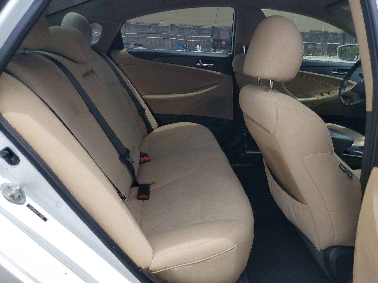 2013 Hyundai Sonata - Image 10