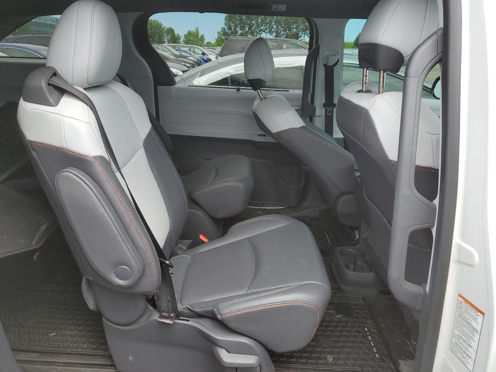 5TDGRKEC3MS051045 2021 Toyota Sienna Le