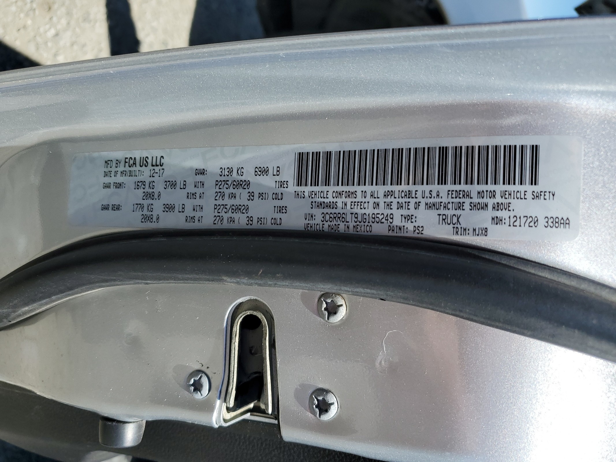 3C6RR6LT9JG195249 2018 Ram 1500 Slt