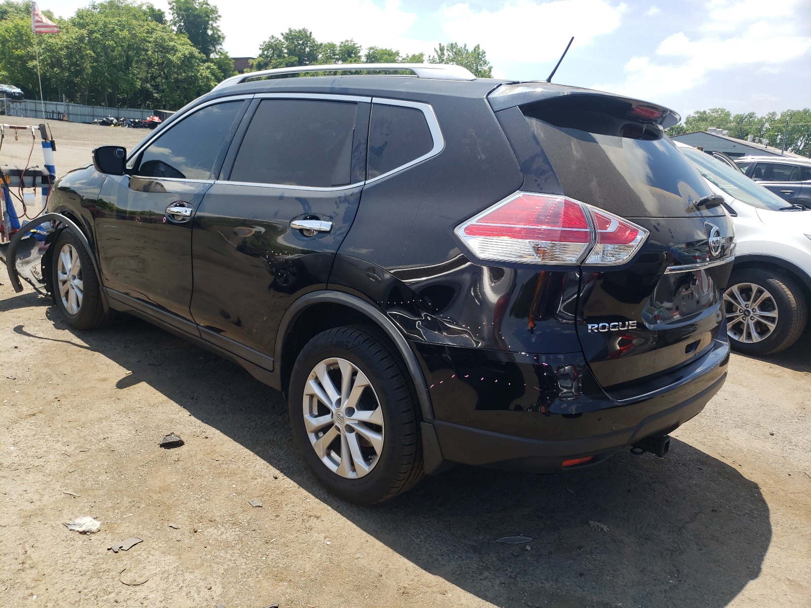 2015 Nissan Rogue S vin: KNMAT2MV4FP557054