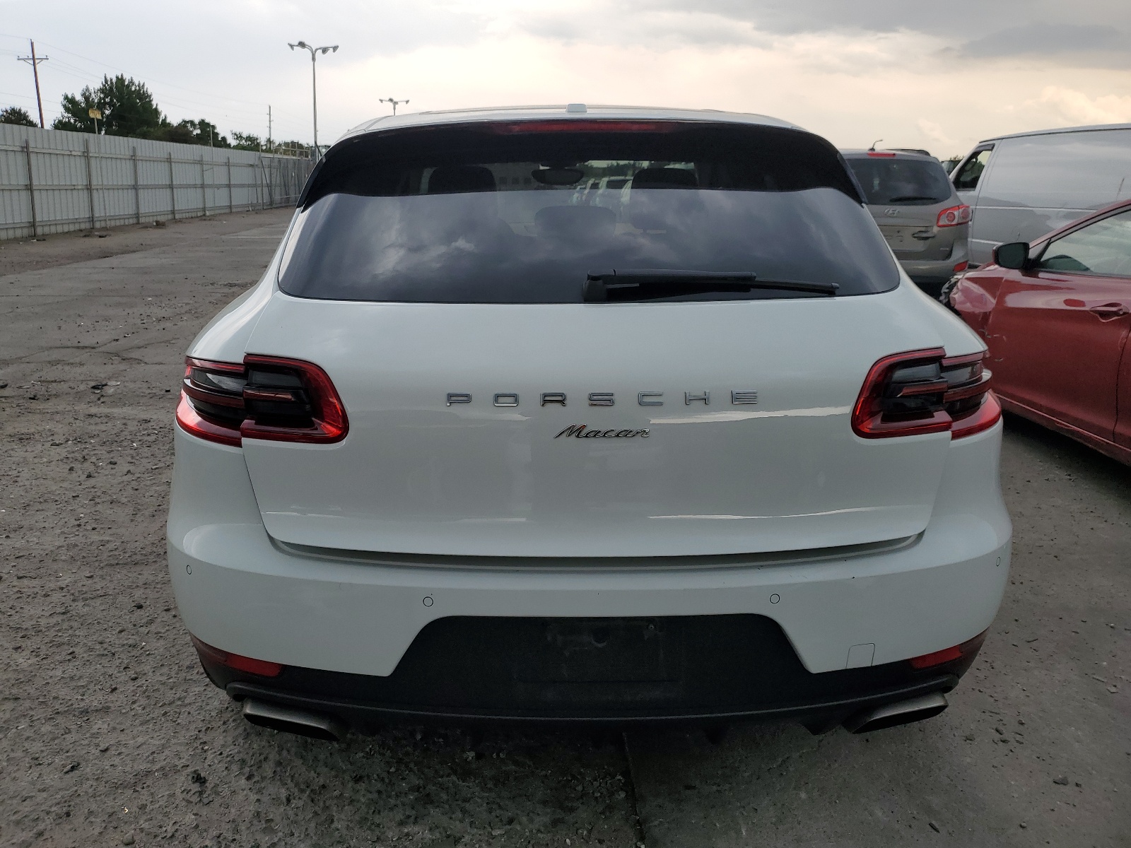 WP1AA2A50HLB00163 2017 Porsche Macan