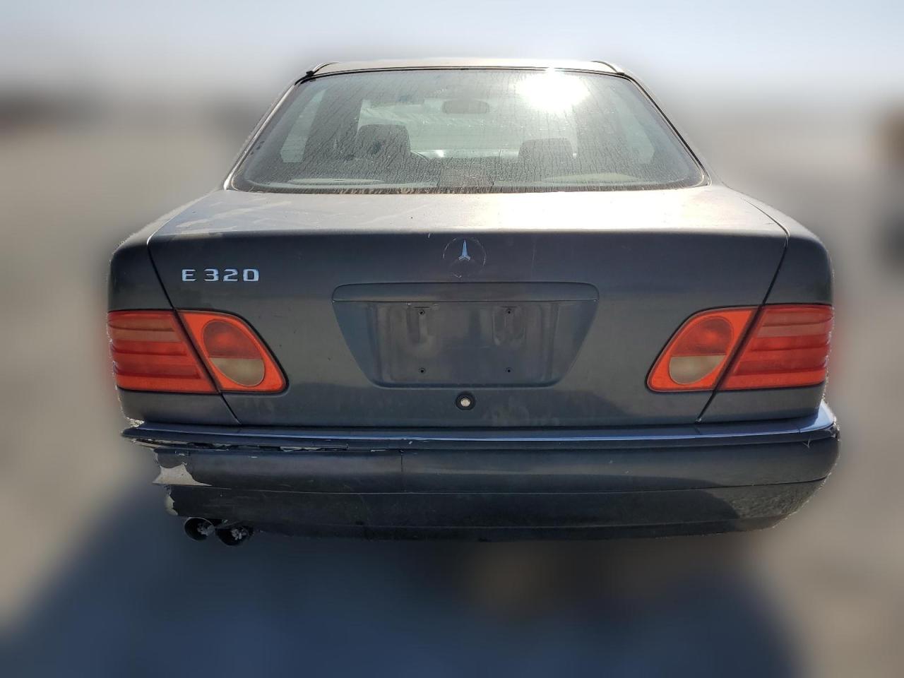 1998 Mercedes-Benz E 320 VIN: WDBJF65F4WA702536 Lot: 58181444