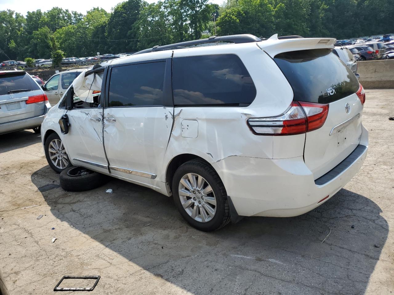 5TDDK3DC8FS095866 2015 TOYOTA SIENNA - Image 2