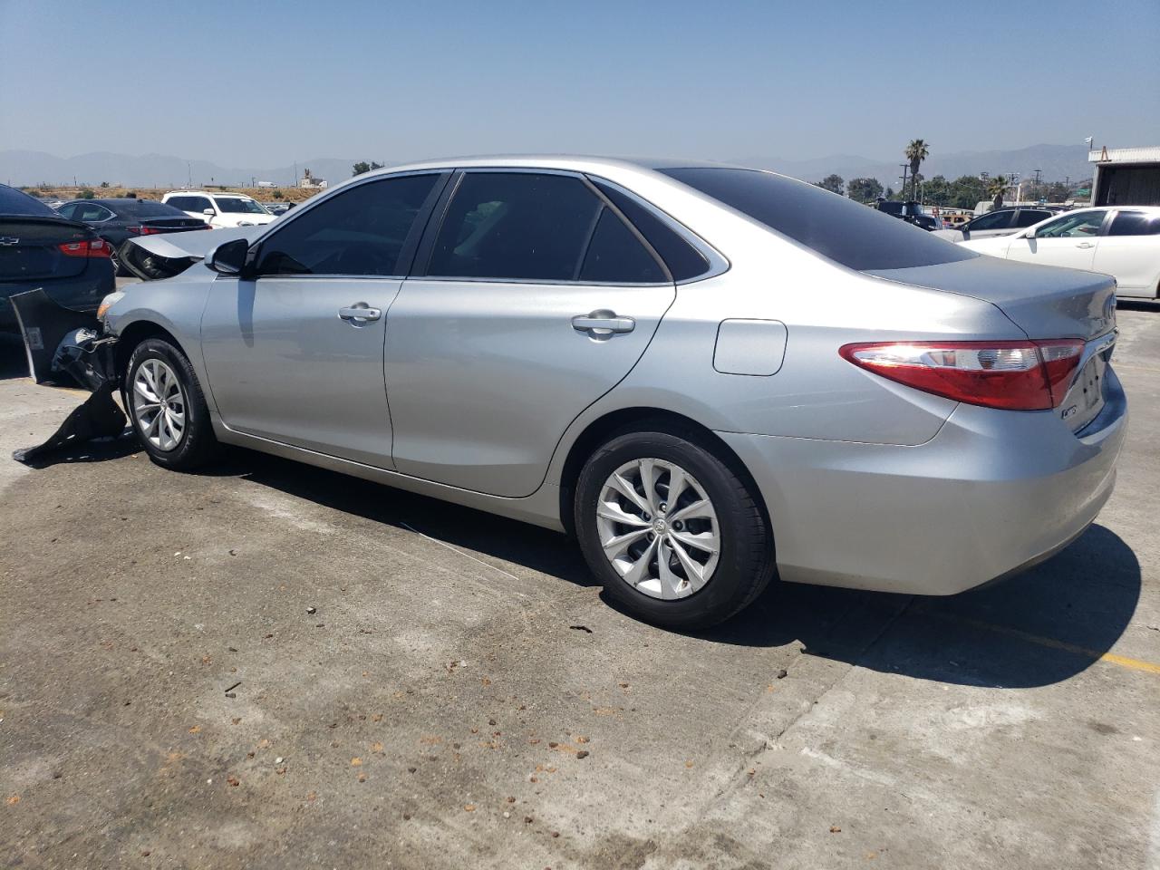 4T1BF1FK8FU930361 2015 TOYOTA CAMRY - Image 2