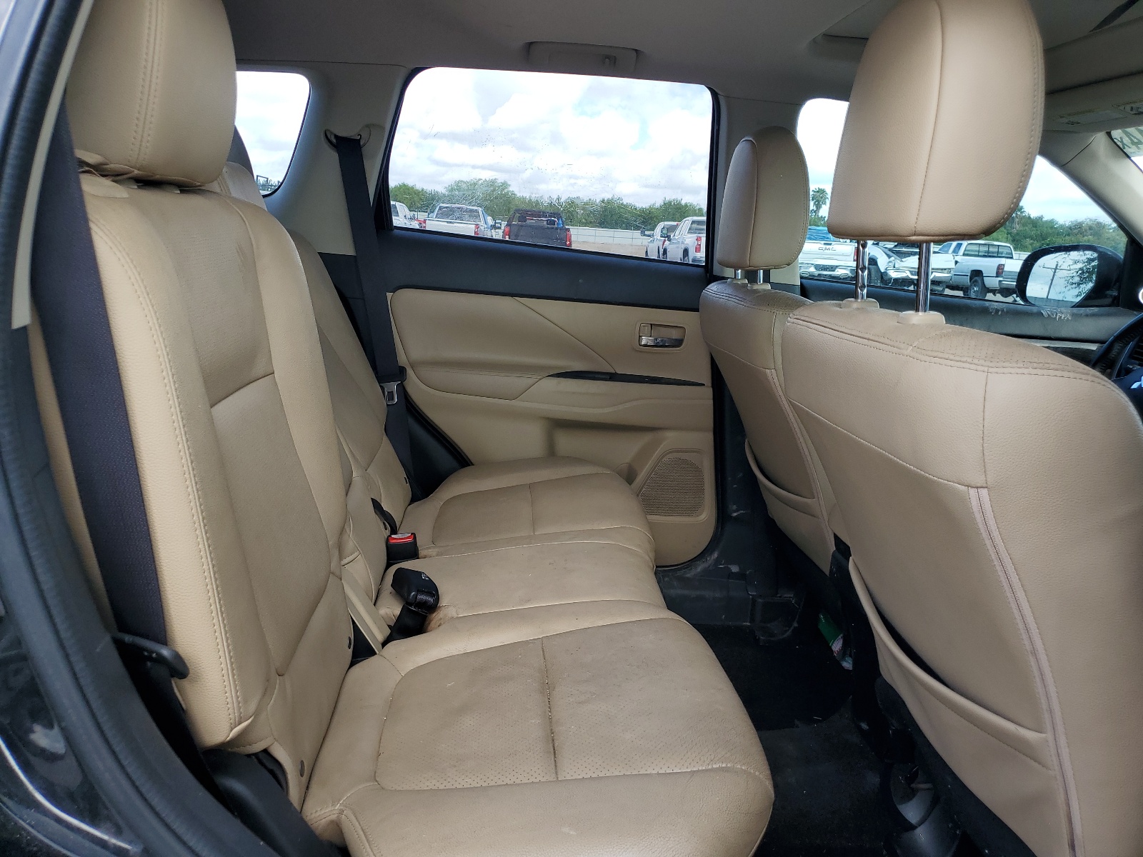 JA4AD3A31HZ062463 2017 Mitsubishi Outlander Se