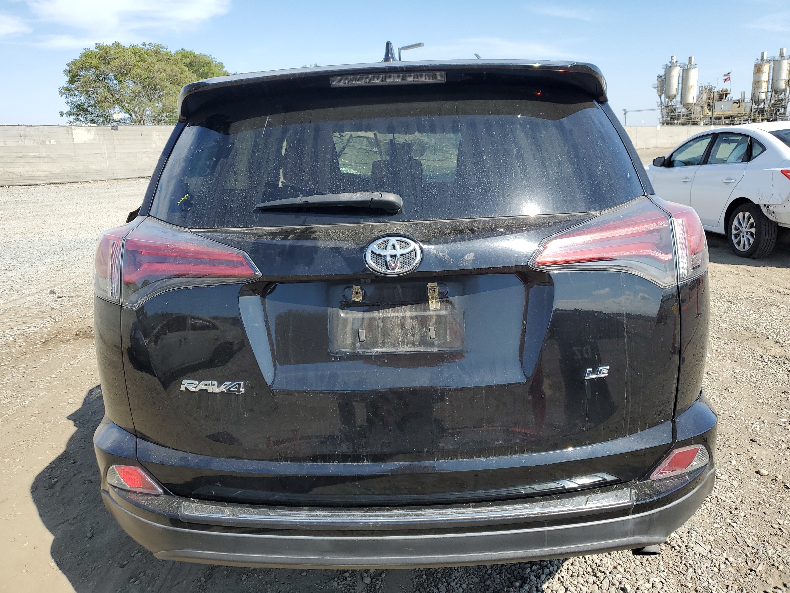 2T3ZFREV8HW401558 2017 Toyota Rav4 Le