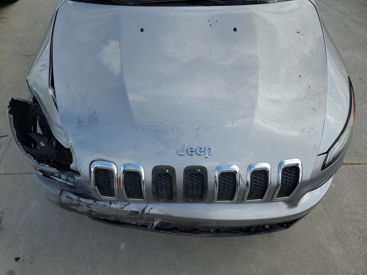 2017 Jeep Cherokee Latitude VIN: 1C4PJLCB2HW604085 Lot: 60482824