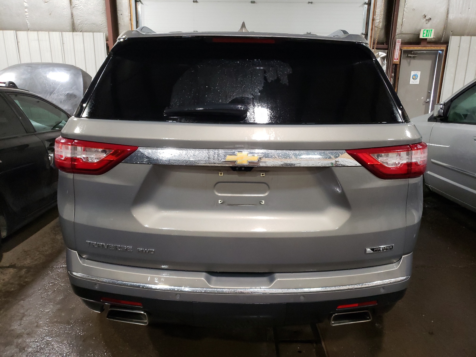 1GNEVJKW2JJ115796 2018 Chevrolet Traverse Premier