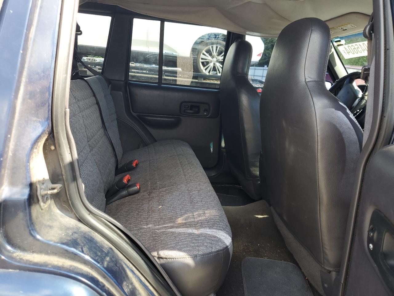 2000 Jeep Cherokee Sport VIN: 1J4FF48S5YL240137 Lot: 61045604