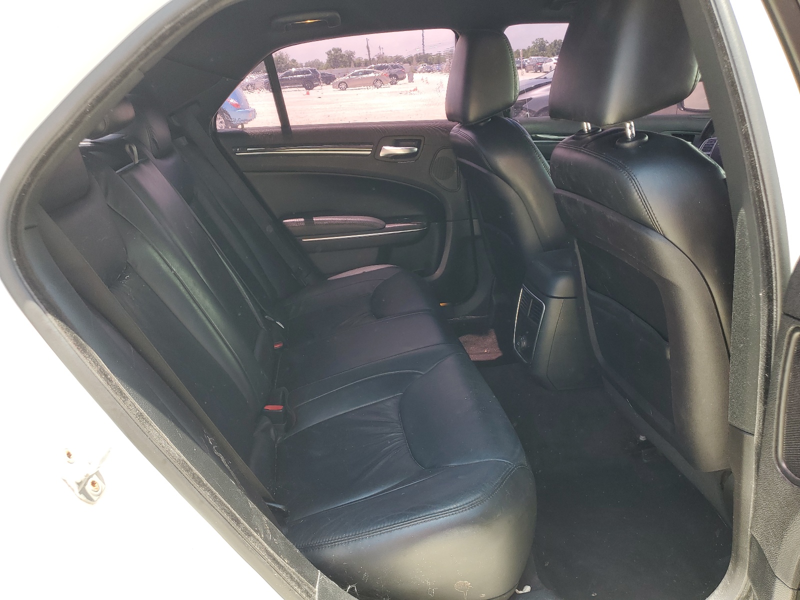 2C3CA5CG0BH593717 2011 Chrysler 300 Limited