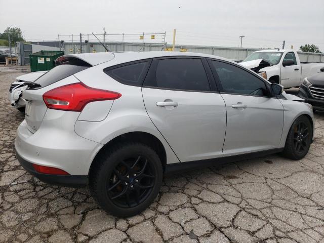 Hatchbacks FORD FOCUS 2016 Silver