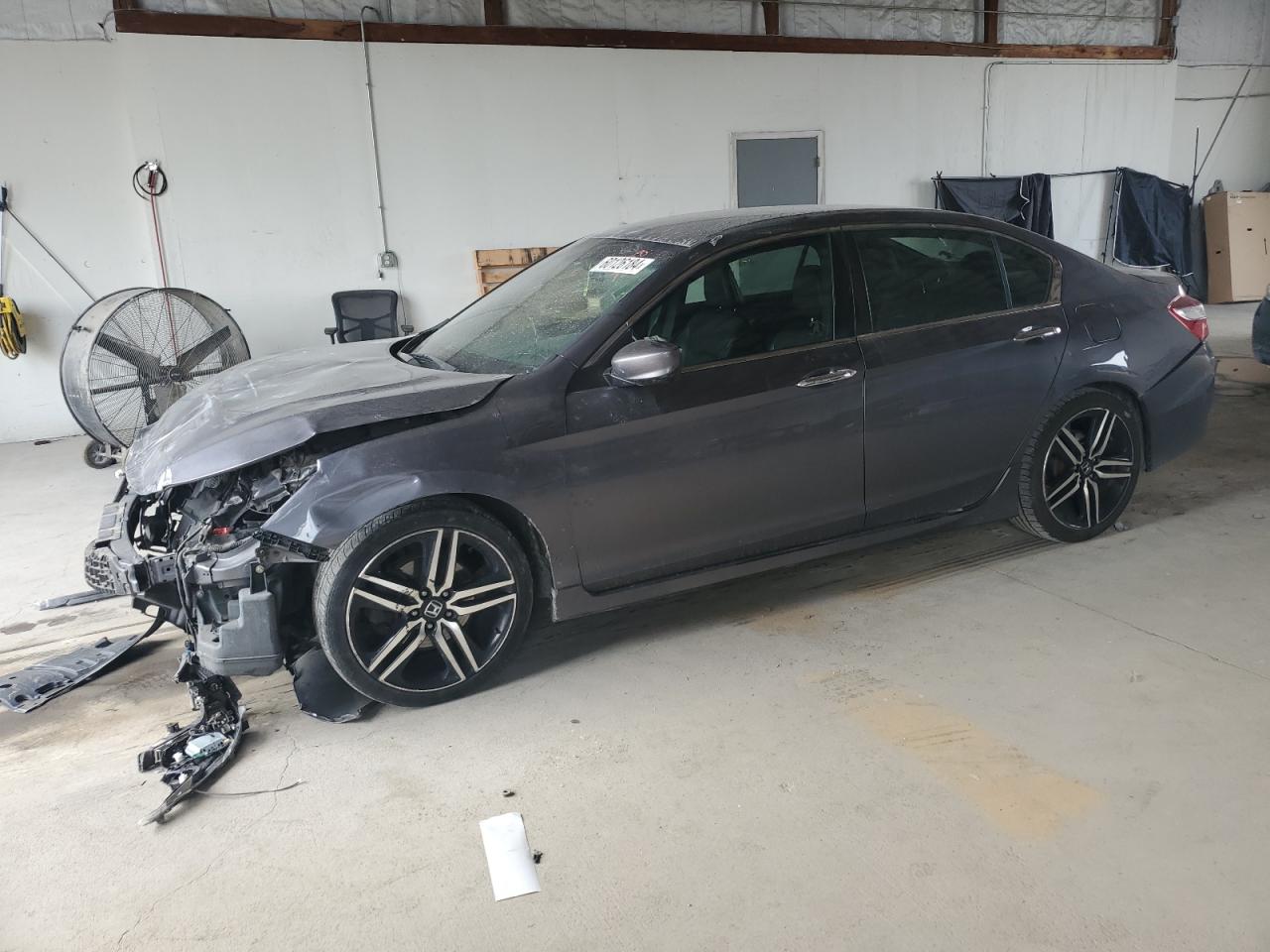 1HGCR2F57HA077358 2017 HONDA ACCORD - Image 1