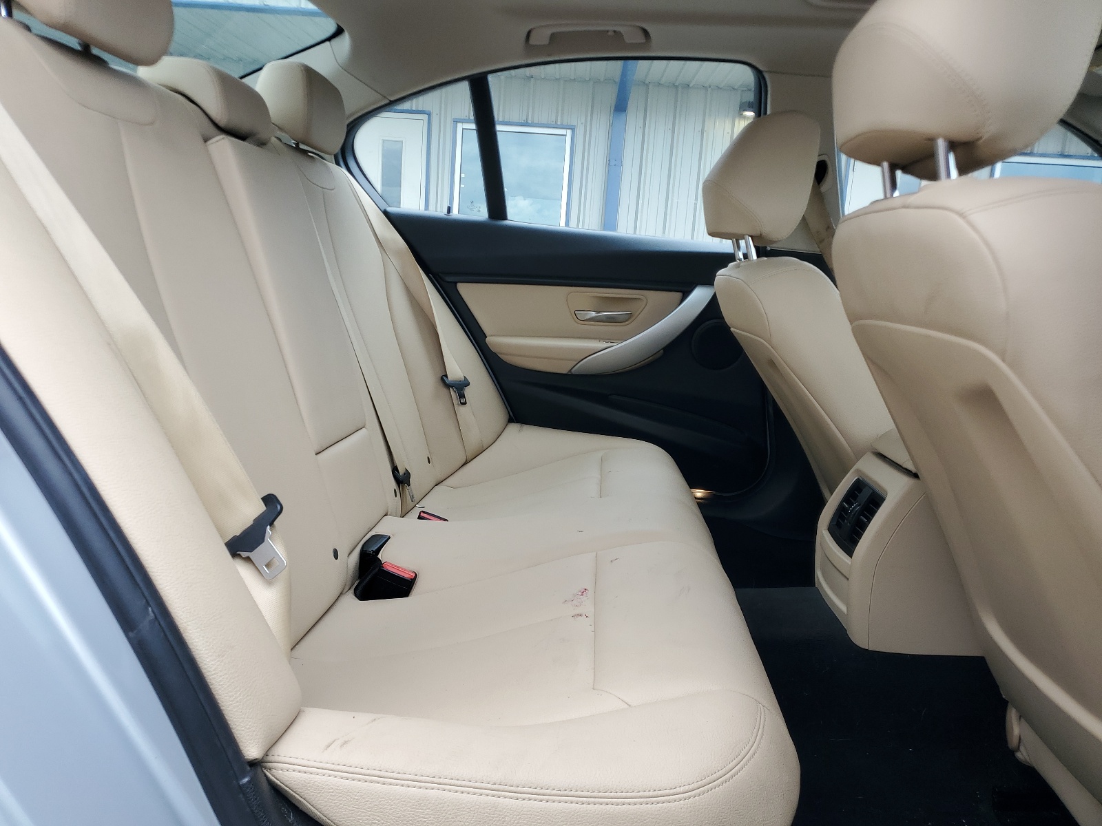 WBA8E5G53HNU22276 2017 BMW 320 Xi