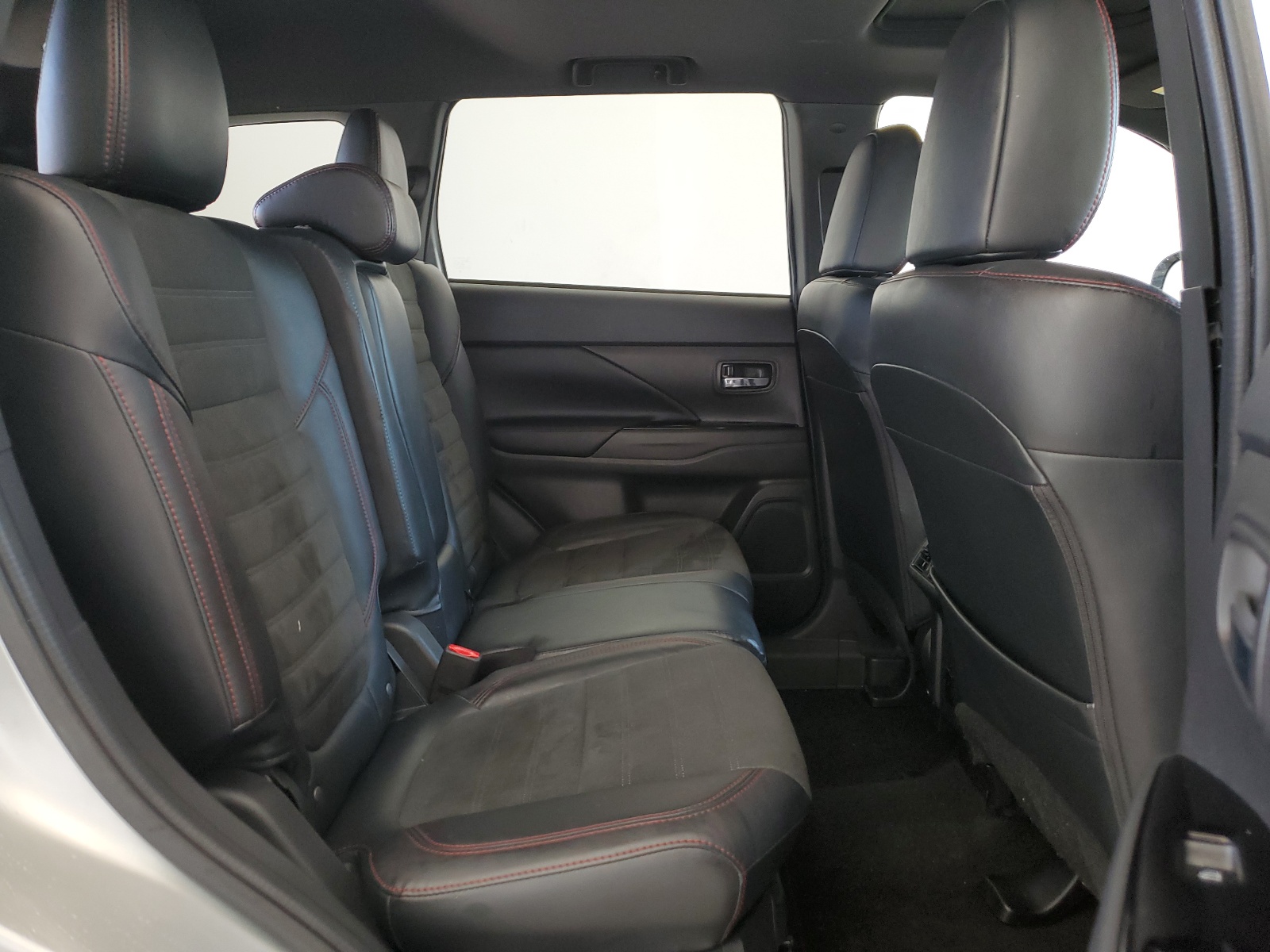 JA4AD3A37LZ043392 2020 Mitsubishi Outlander Se