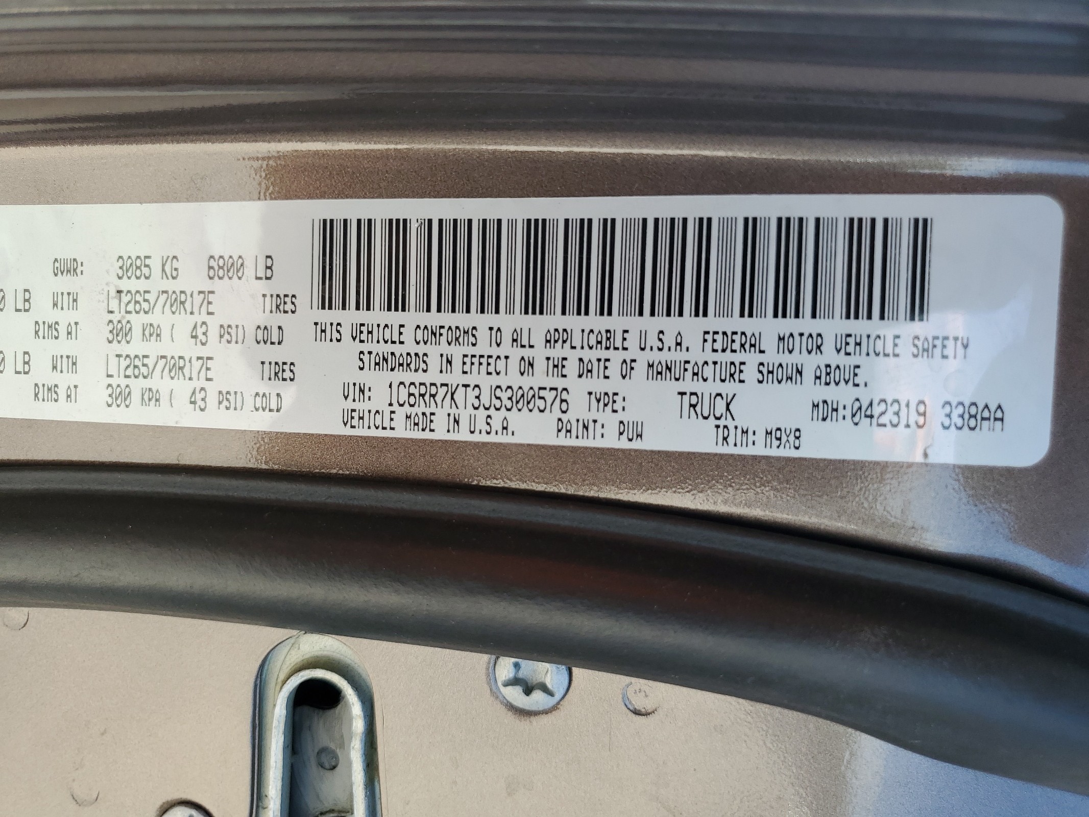 1C6RR7KT3JS300576 2018 Ram 1500 St