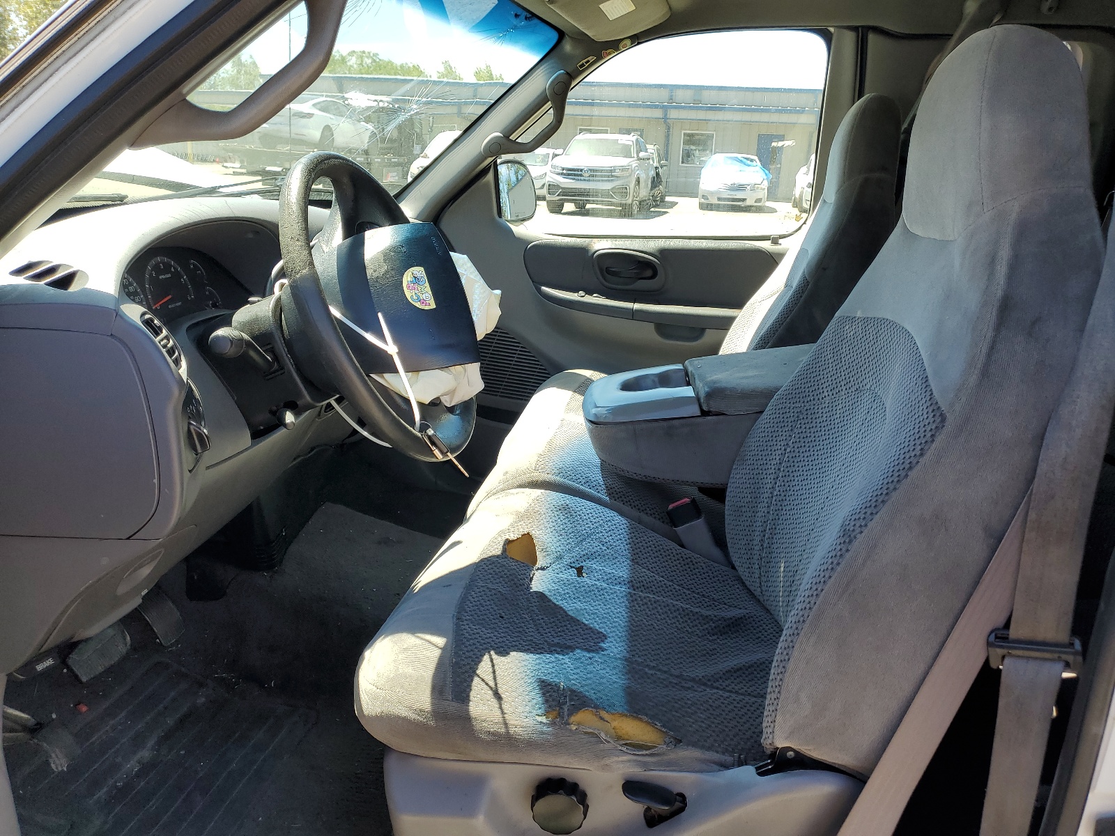 1FTRX17L9YNA36115 2000 Ford F150