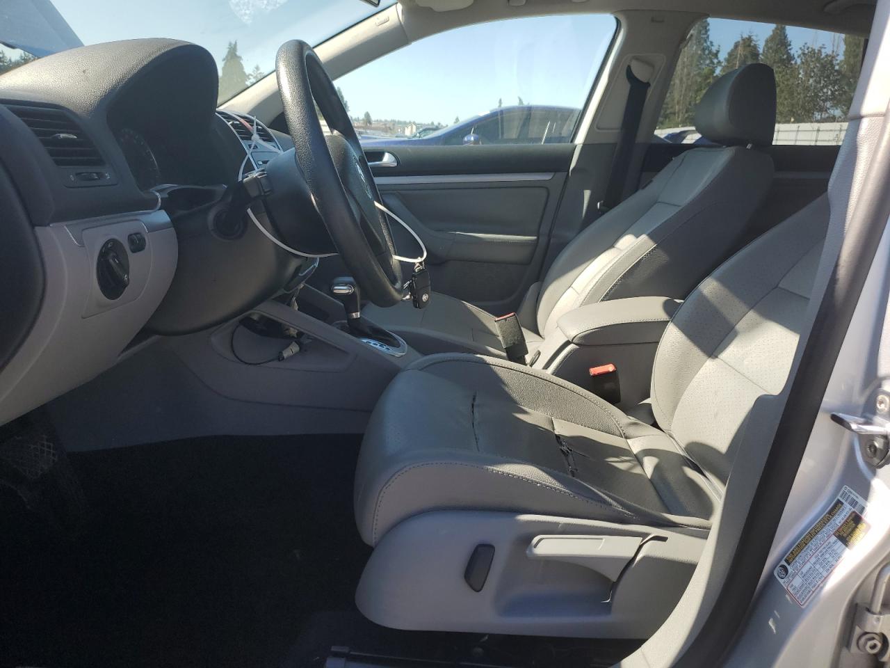 2007 Volkswagen Jetta 2.5 Option Package 1 VIN: 3VWRF71K47M131614 Lot: 60252184