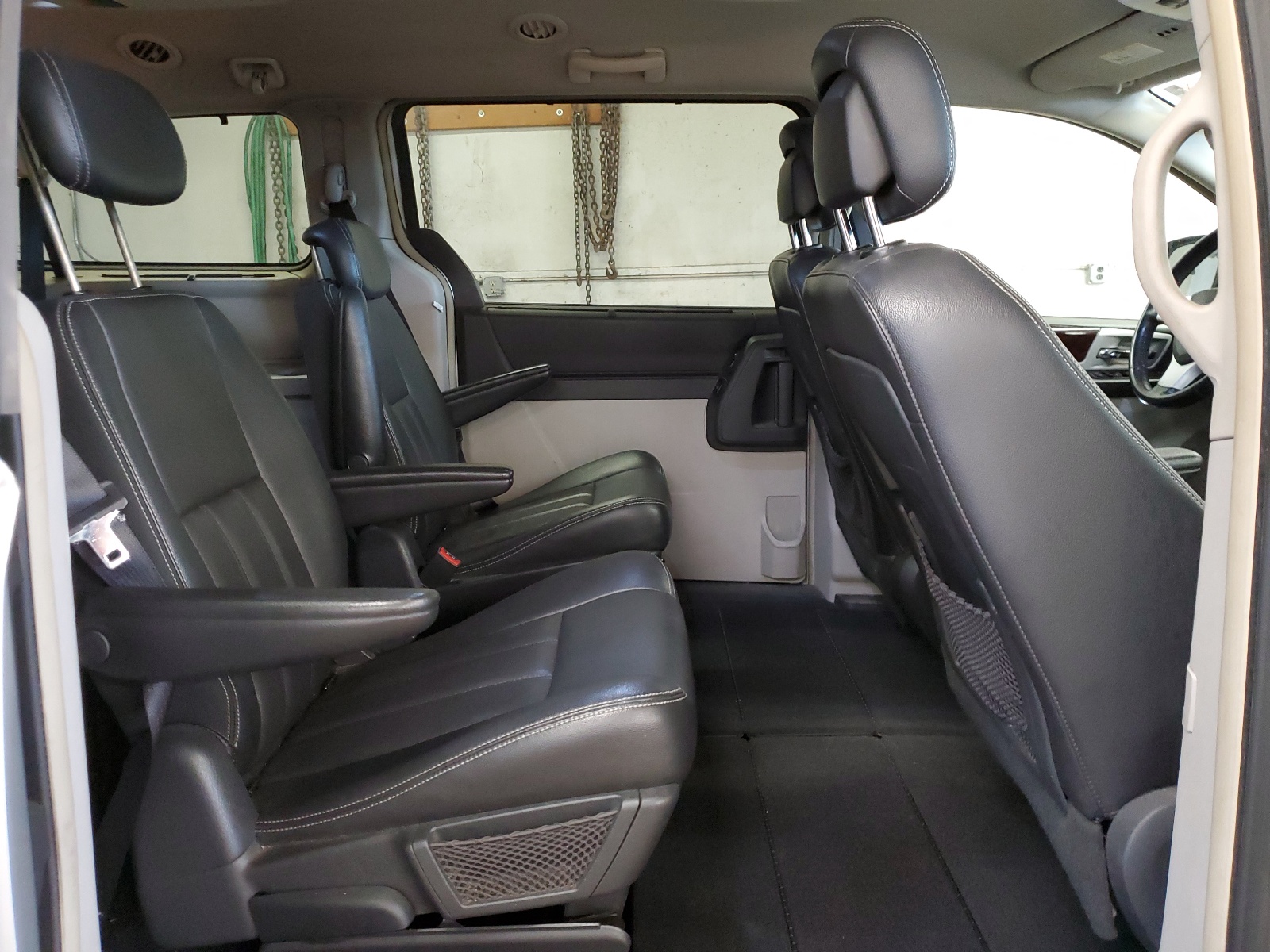 2A4RR8D15AR398130 2009 Chrysler Town & Country Touring Plus