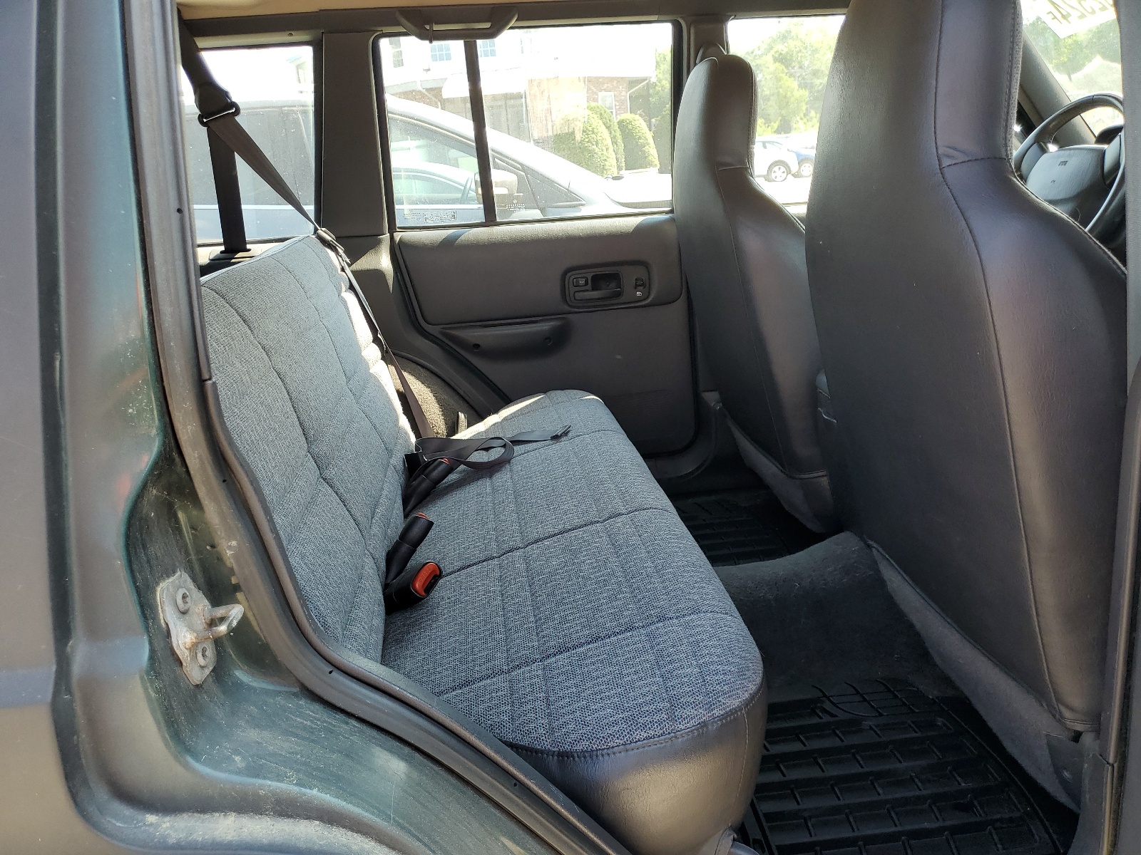 1J4FF48S01L521932 2001 Jeep Cherokee Sport