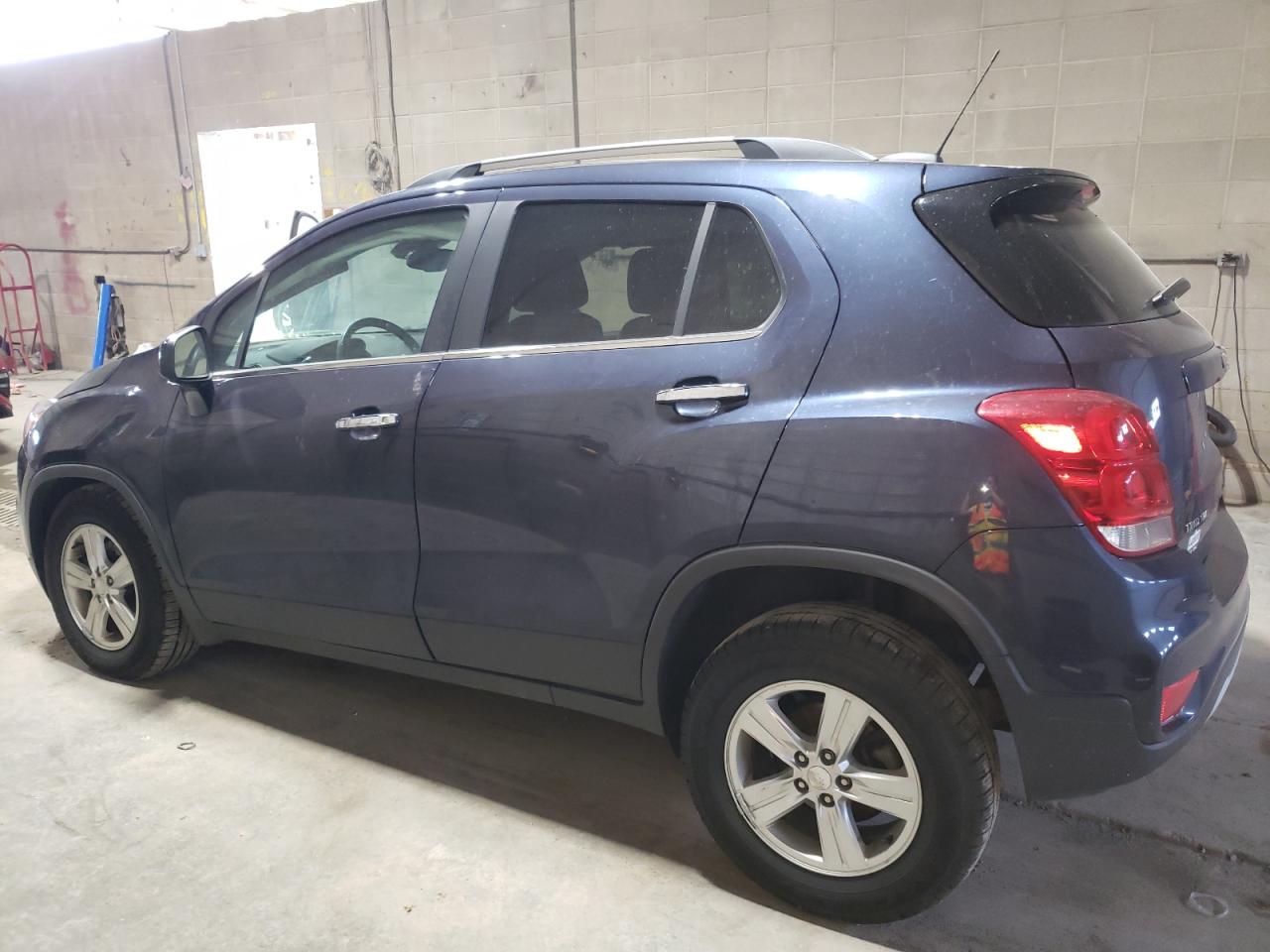 3GNCJPSB8KL212434 2019 CHEVROLET TRAX - Image 2