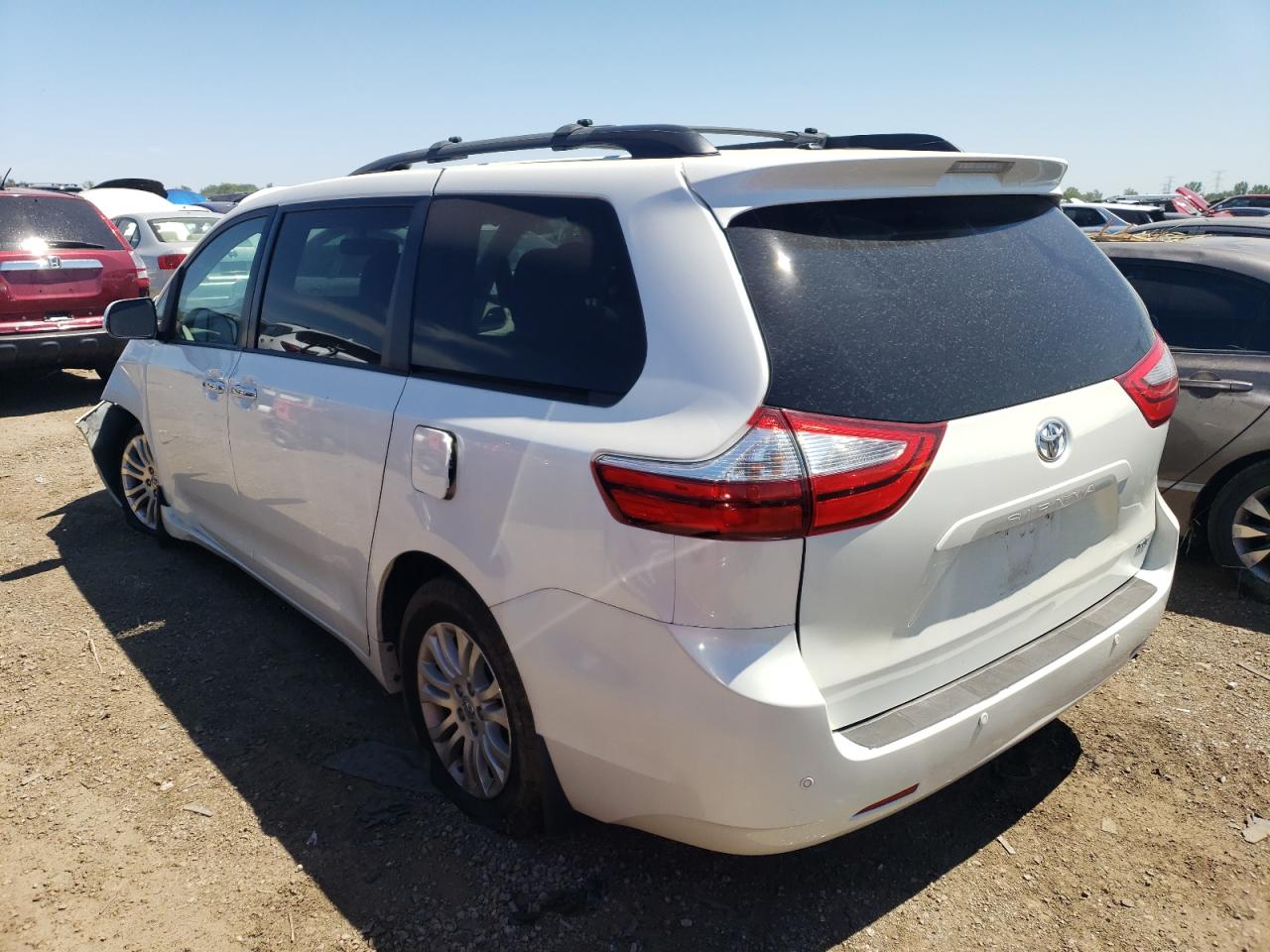 5TDYK3DC2FS669332 2015 TOYOTA SIENNA - Image 2