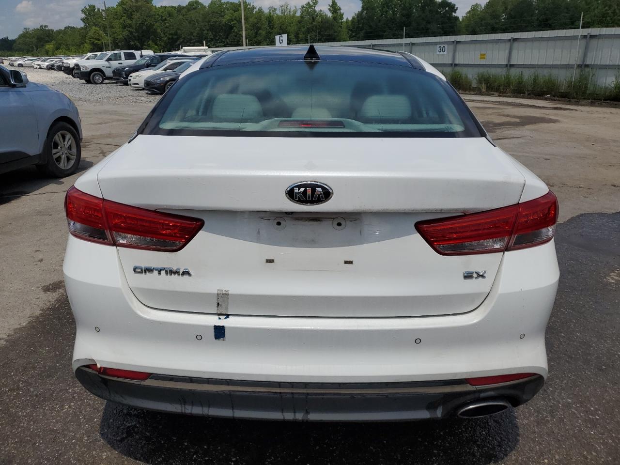 2016 Kia Optima Ex VIN: 5XXGU4L38GG010638 Lot: 57976274