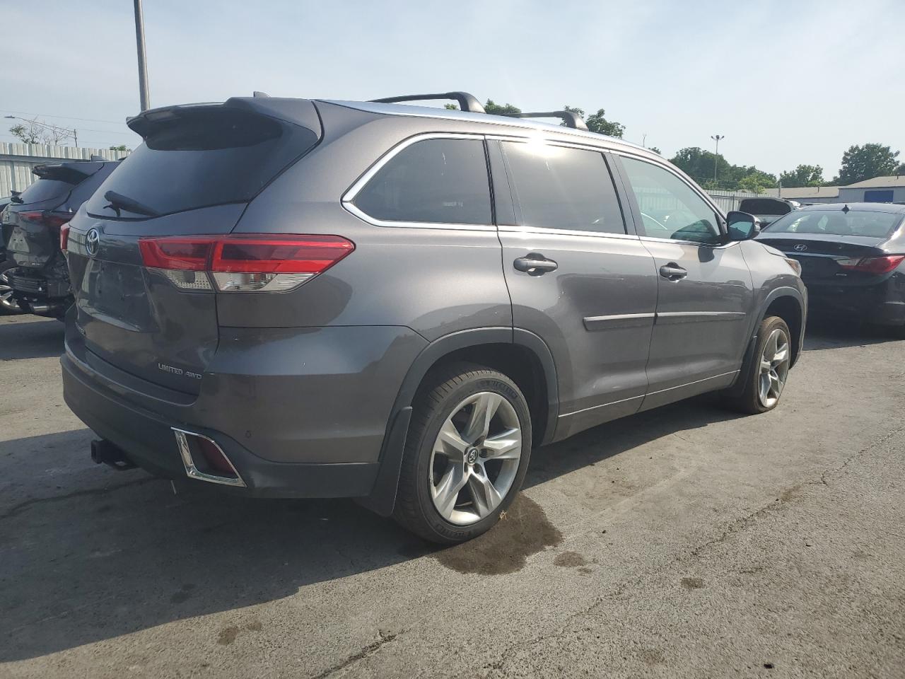 5TDDZRFH9HS438436 2017 Toyota Highlander Limited