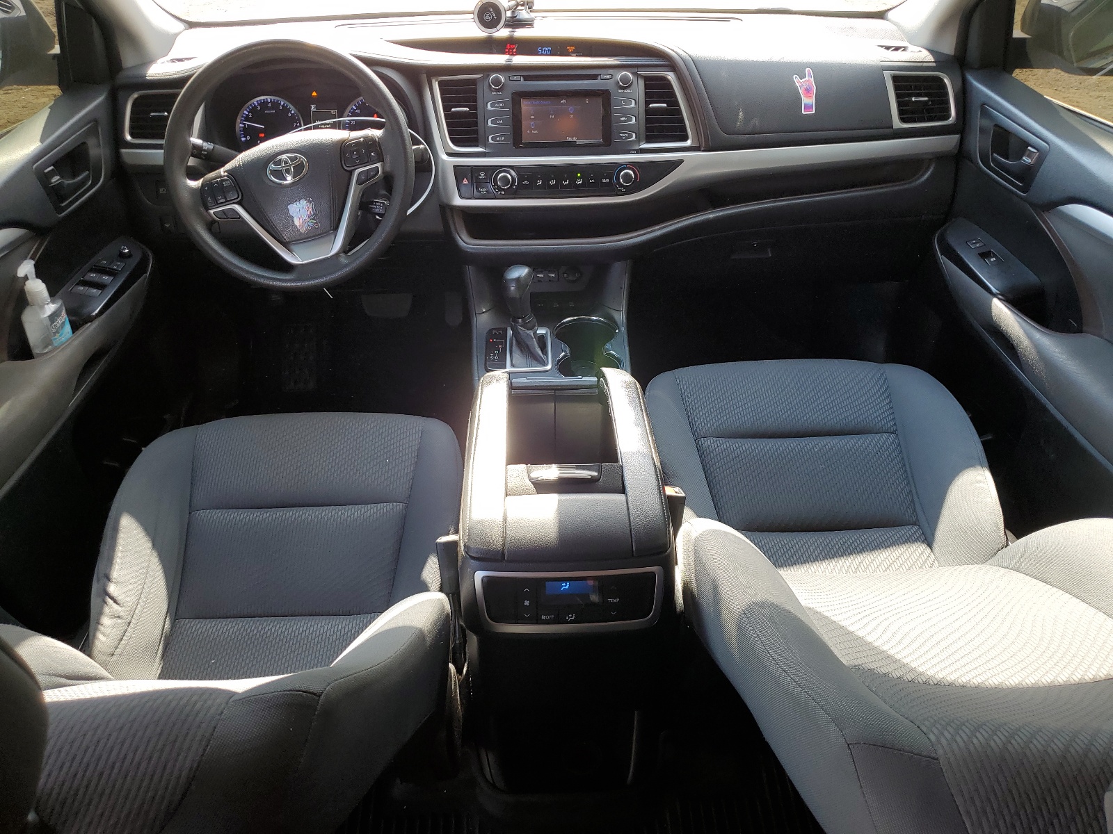 5TDBZRFH4KS945436 2019 Toyota Highlander Le