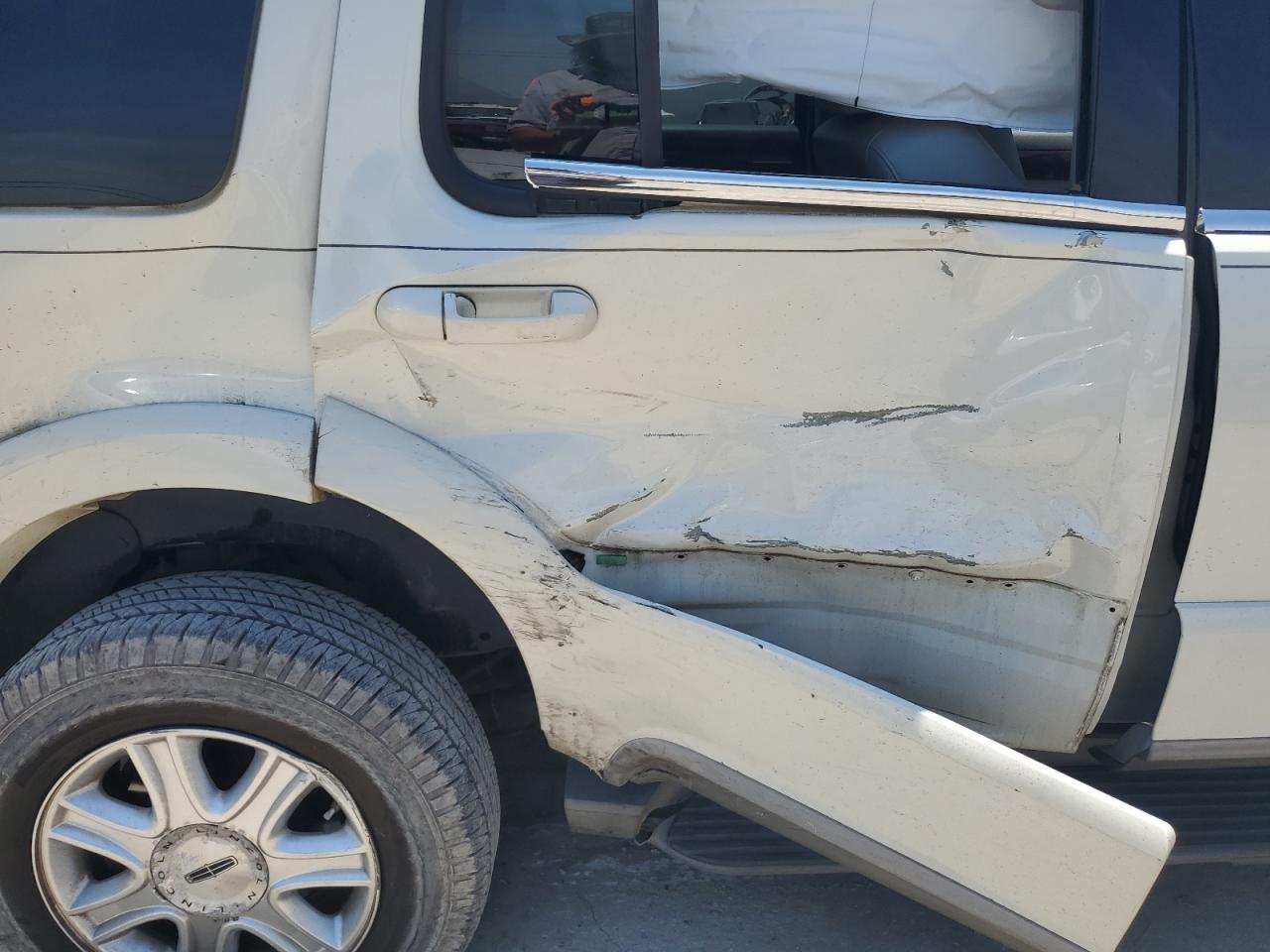 2004 Lincoln Aviator - Image 12