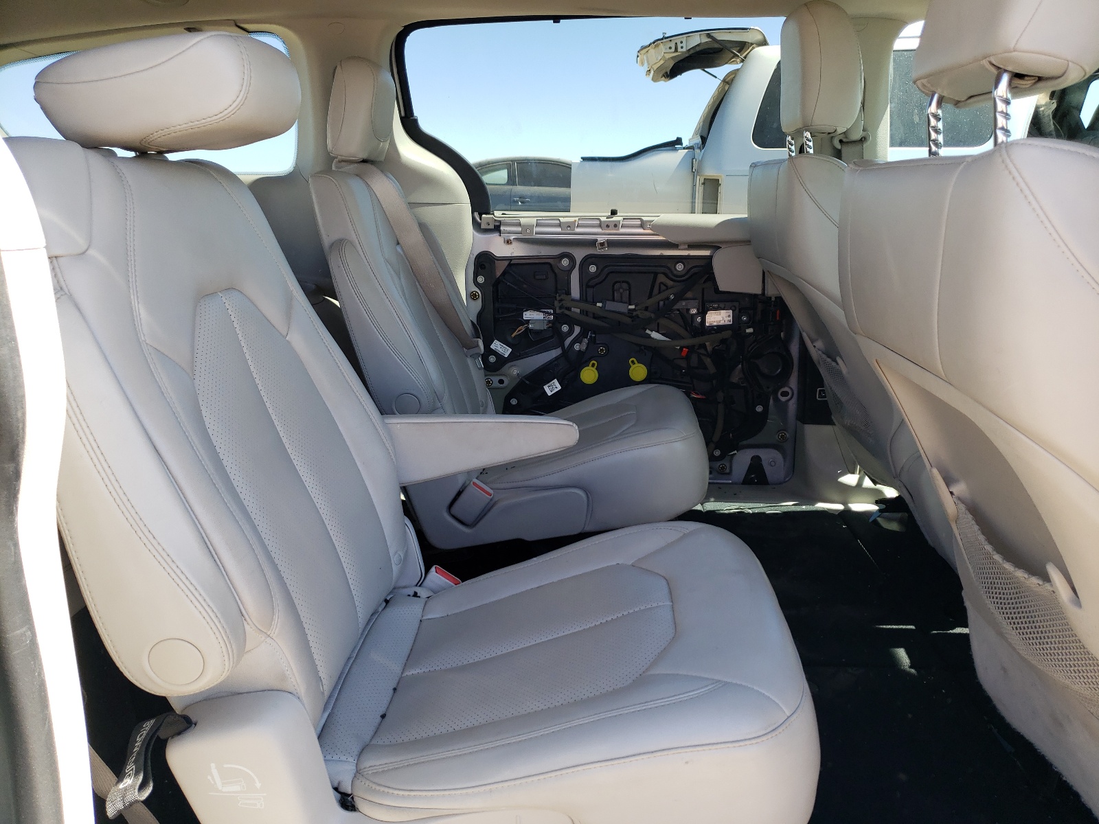 2C4RC1DG9MR537666 2021 Chrysler Voyager Lxi