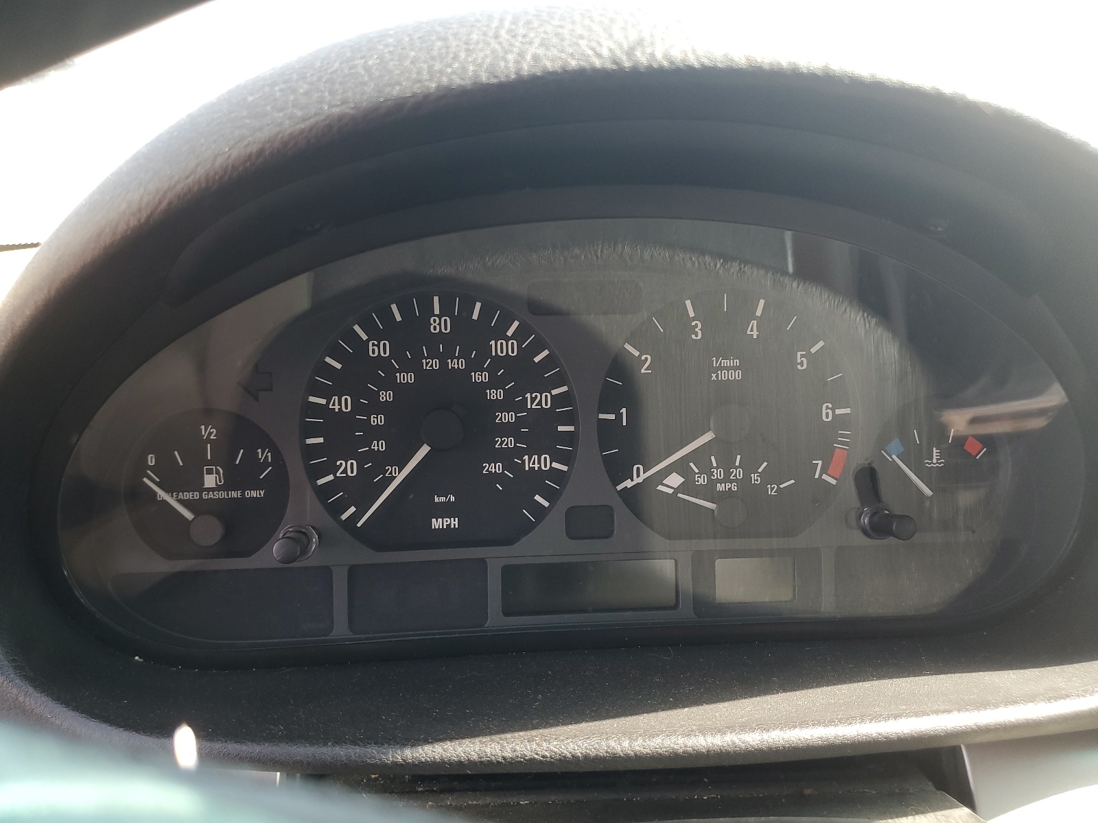 WBAET37434NJ83889 2004 BMW 325 I