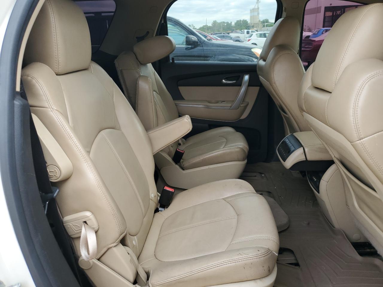2011 GMC Acadia - Image 11