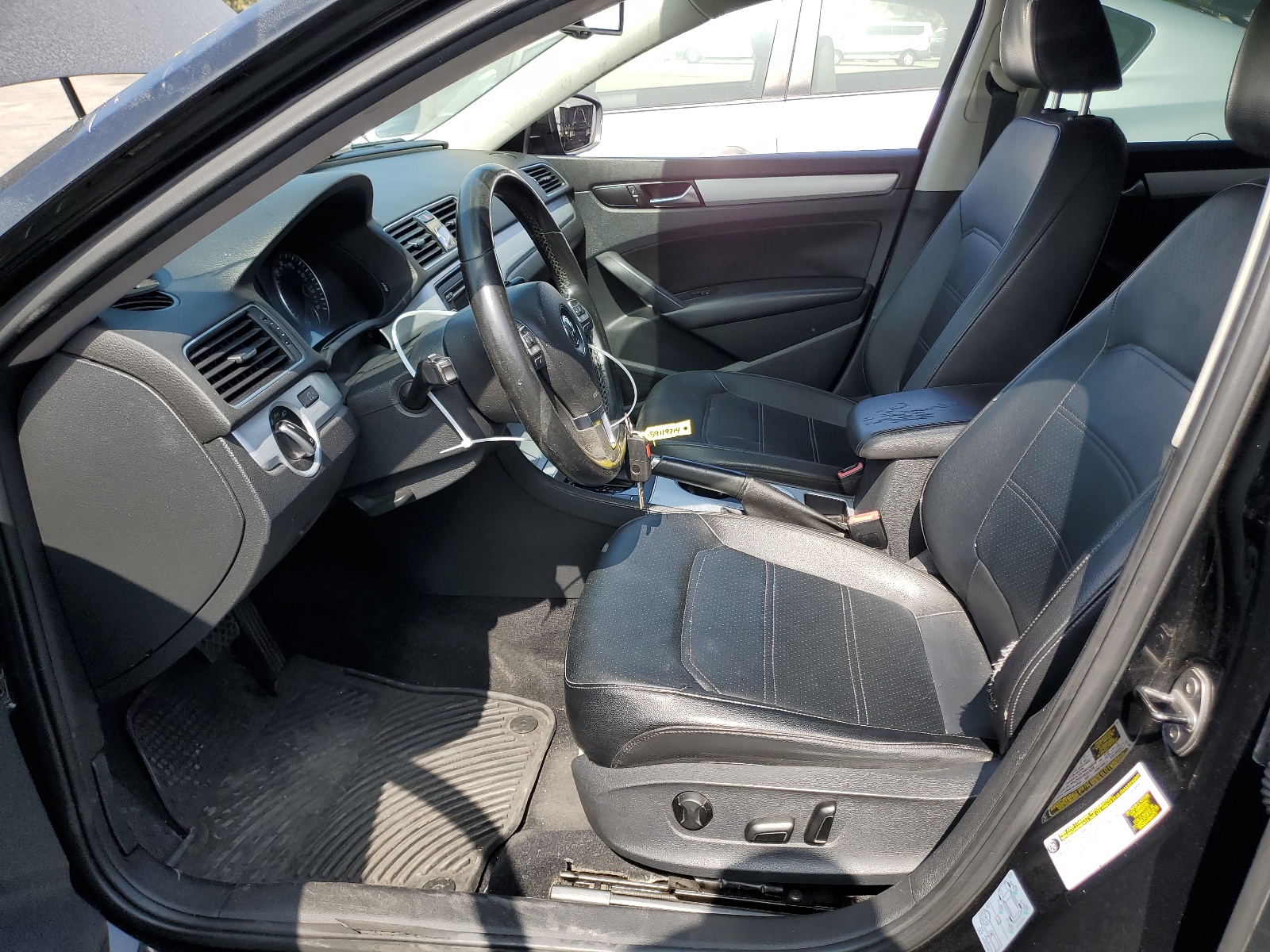 1VWBP7A31DC143322 2013 Volkswagen Passat Se