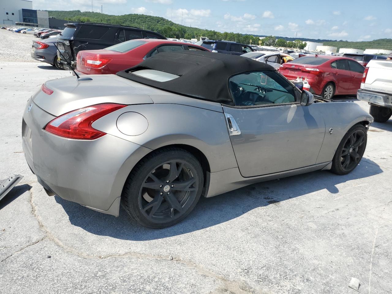 2010 Nissan 370Z - Image 3