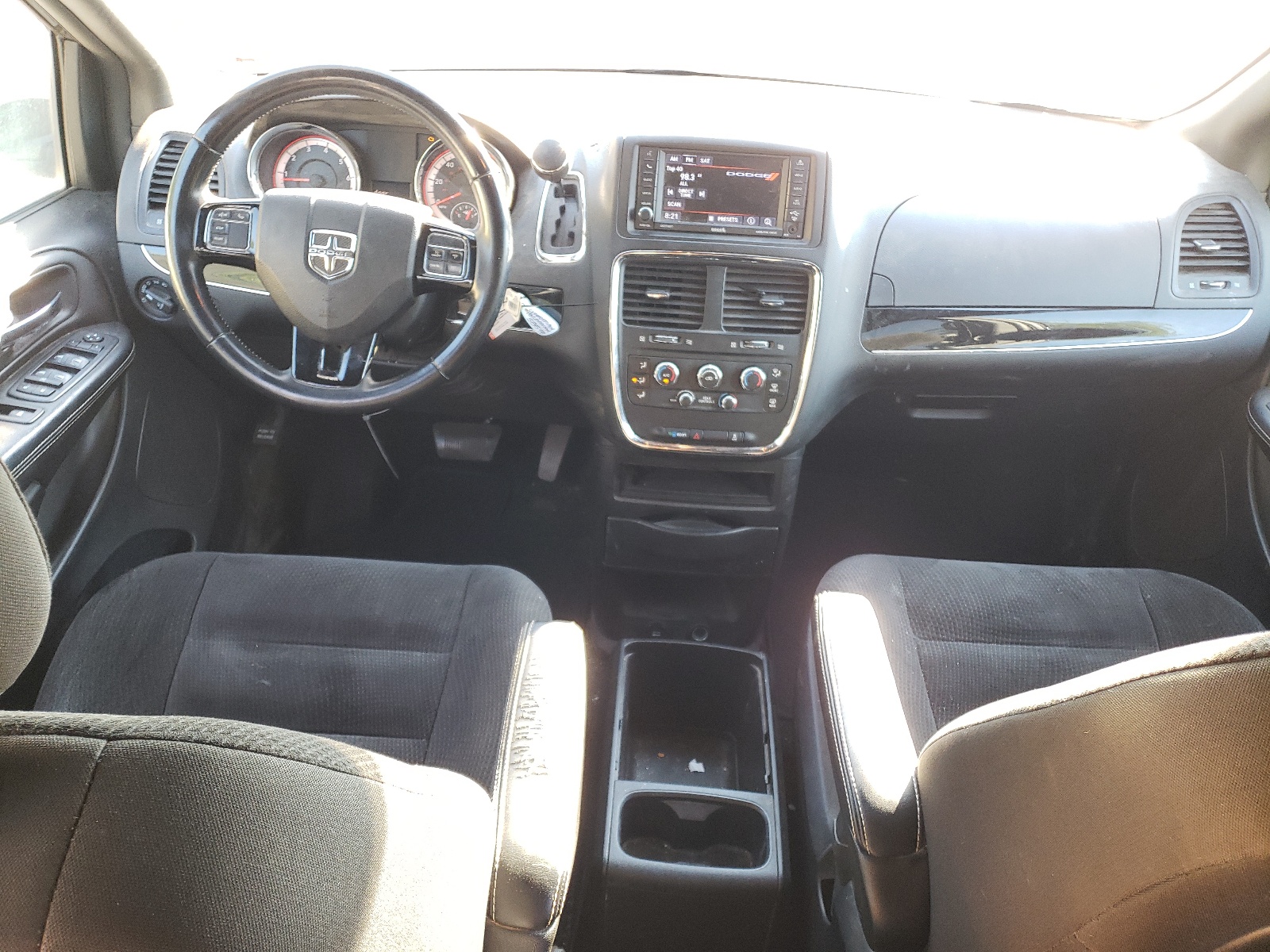 2C4RDGBGXJR304927 2018 Dodge Grand Caravan Se