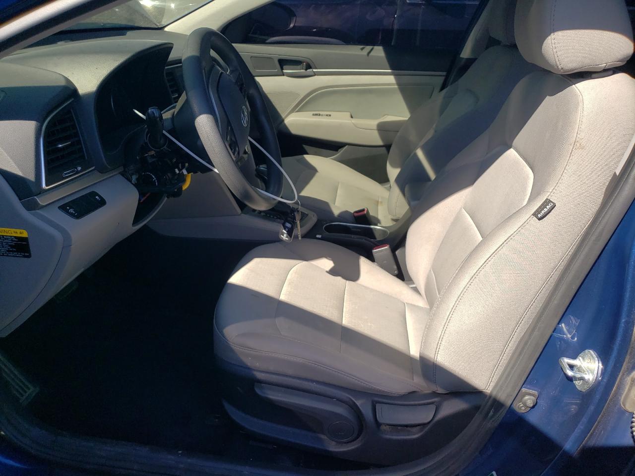 2017 Hyundai Elantra - Image 7