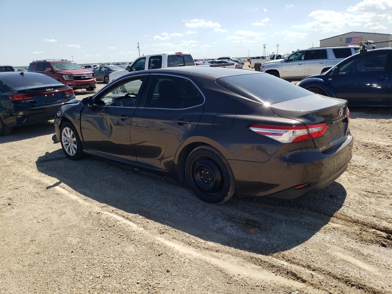 JTNB11HK8J3004245 2018 TOYOTA CAMRY - Image 2